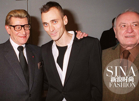 Yves-Saint-Laurent、Hedi-Slimane、Pierre-Bergé在Dior后臺(tái)的合影