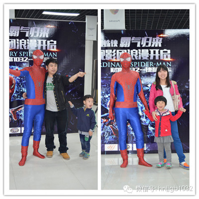 貼完車標(biāo)回到大廳，一位蜘蛛俠模樣的男子瞬間吸引大家的眼球