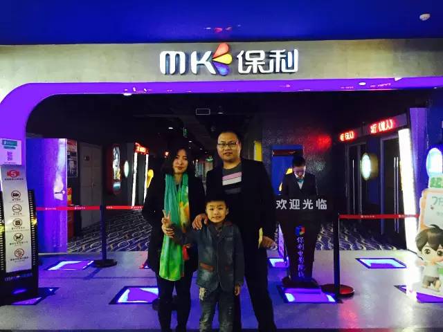 再來看兩個(gè)萌娃，表情都好有戲！