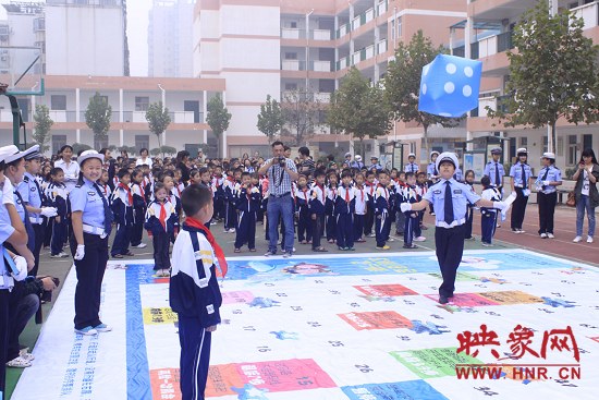 “文明出行 藍色關(guān)愛”愛的飛行棋發(fā)放活動啟動