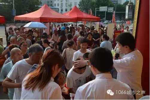 2013年冬病夏治三伏貼活動貼敷現(xiàn)場 2013年冬病夏治三伏貼活動貼敷現(xiàn)場