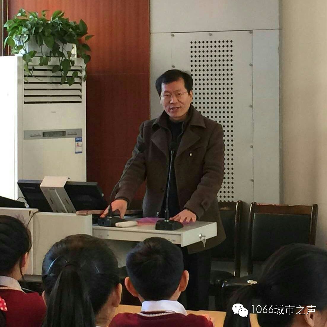 雙方領(lǐng)導講話，同學們聽得都好認真??！