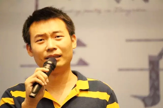 他，是一名消防員，同時也是聲音的愛好者。