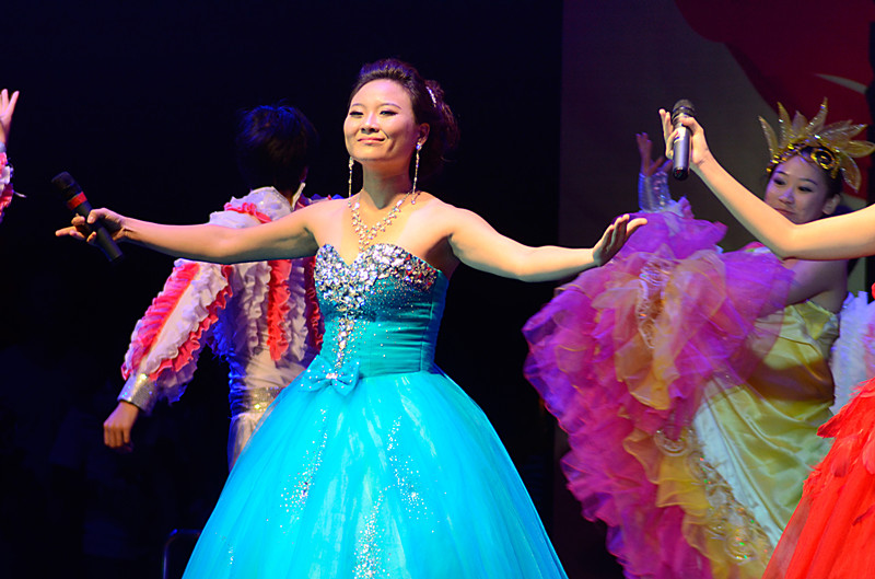 魅力881河南音樂廣播 音樂編輯 三大女高音之一 閆婷婷 演唱曲目:《為祖國干杯》 魅力881河南音樂廣播 音樂編輯 三大女高音之一 閆婷婷 演唱曲目:《為祖國干杯》