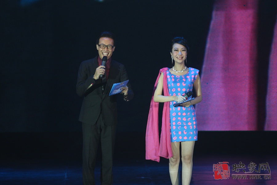 現(xiàn)場主持人雨晨、小糖