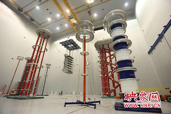 許繼集團特高壓直流輸電工程換流閥試驗中心大廳 許繼集團特高壓直流輸電工程換流閥試驗中心大廳