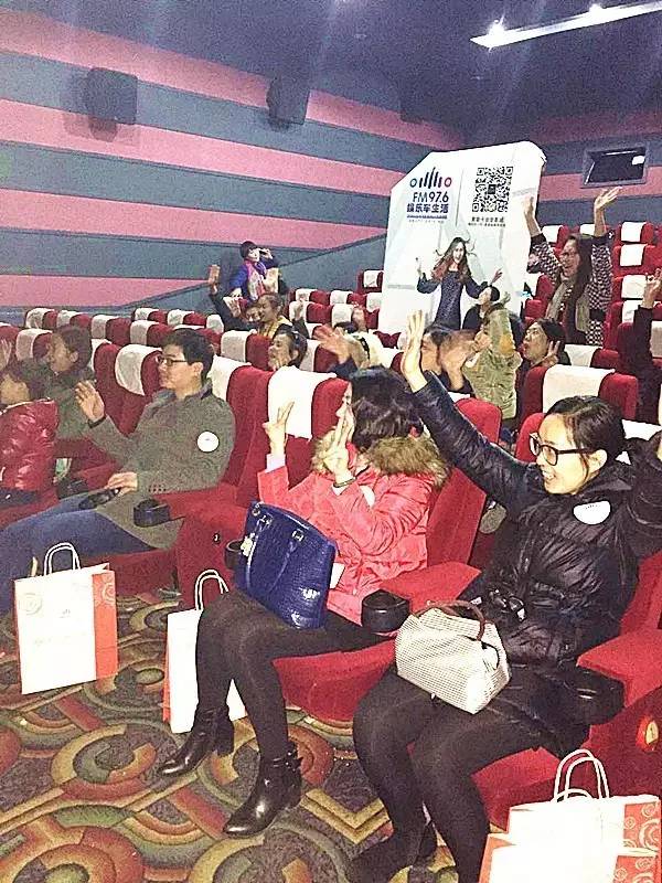 來(lái)到活動(dòng)現(xiàn)場(chǎng)的每一位觀眾都十分熱情哦！