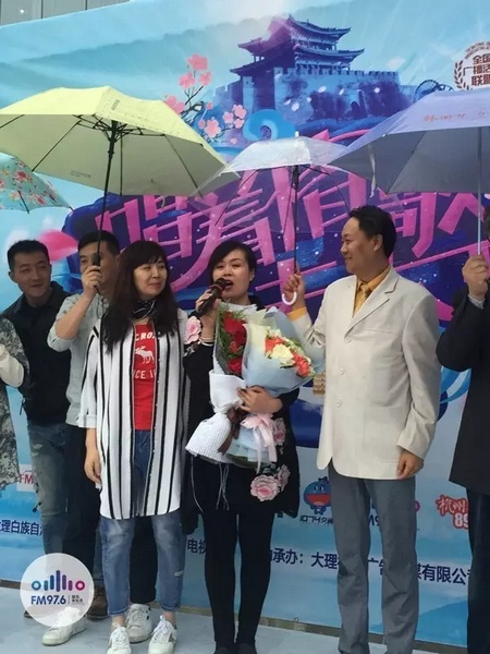 海波瞞著妻子，請(qǐng)來妻子的家人，耿梅驚喜感動(dòng)，喜極而泣~