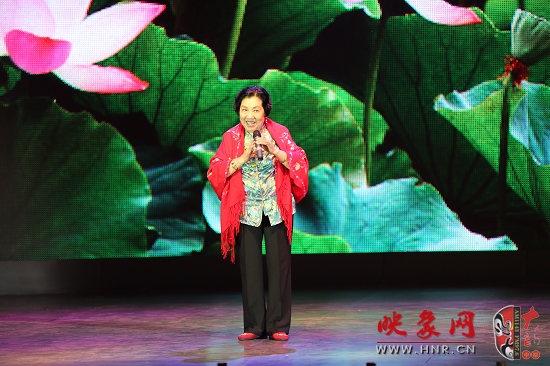 著名越調(diào)表演藝術(shù)家、越調(diào)皇后毛愛(ài)蓮演唱《白奶奶醉酒》選段“好一個(gè)俊俏的趙鳳英”