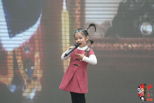 河南軒逸少兒藝術(shù)培訓(xùn)中心焦怡格演唱豫劇《花木蘭》選段“誰說女子不如男”