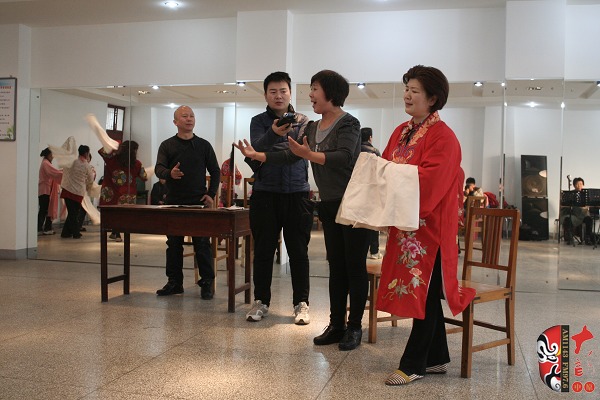 著名戲曲節(jié)目主持人、河南電臺戲曲廣播當(dāng)家小生月陽錄制現(xiàn)場花絮