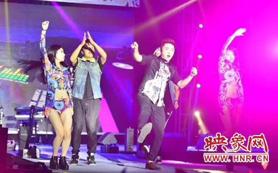 私家車999成功舉辦“時(shí)光音樂節(jié)” 私家車999成功舉辦“時(shí)光音樂節(jié)”