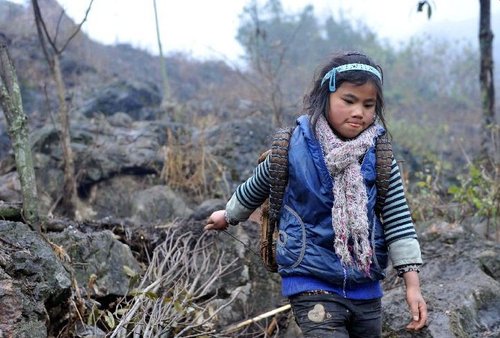 “最堅(jiān)強(qiáng)留守女童”:9歲撐起一個(gè)家 “最堅(jiān)強(qiáng)留守女童”:9歲撐起一個(gè)家