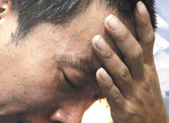 10歲方姓男童遭割喉殺害，父親淚流不止說，小兒子走了，他不知道該如何活下去。 臺(tái)灣《聯(lián)合報(bào)》