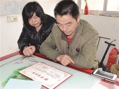 如今，劉圓父母想念女兒時只能看著榮譽證書發(fā)呆