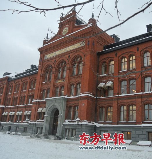 2011諾貝爾文學(xué)獎(jiǎng)得主：用深邃的灰色眼睛說話