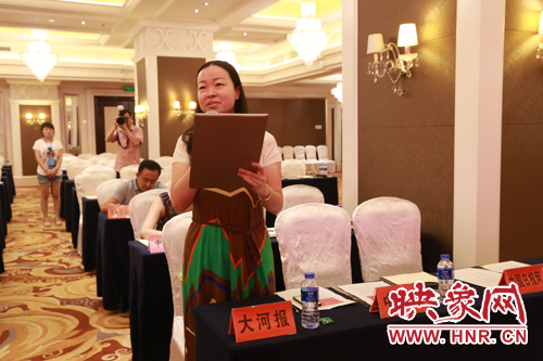 參加新聞發(fā)布會(huì)的媒體記者提問 參加新聞發(fā)布會(huì)的媒體記者提問