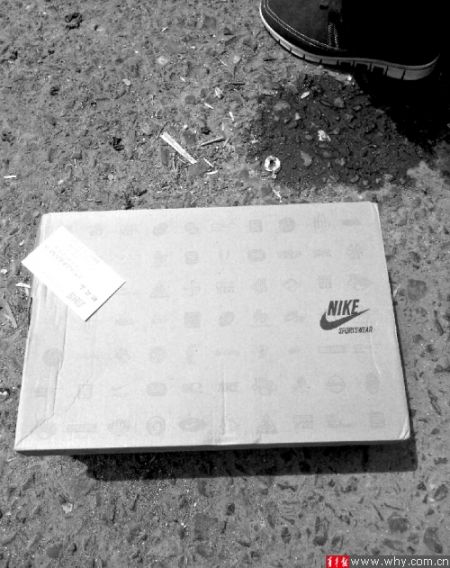 劉先生下單訂購的運(yùn)動(dòng)鞋包裝為“耐克”，里面卻是“安踏”。 受訪者供圖
