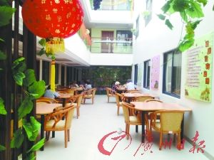 某酒店式養(yǎng)老院的開放餐廳。羅樺琳/圖