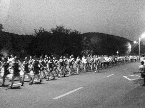 廣場舞大媽“轉(zhuǎn)行”，徐州每晚萬人暴走