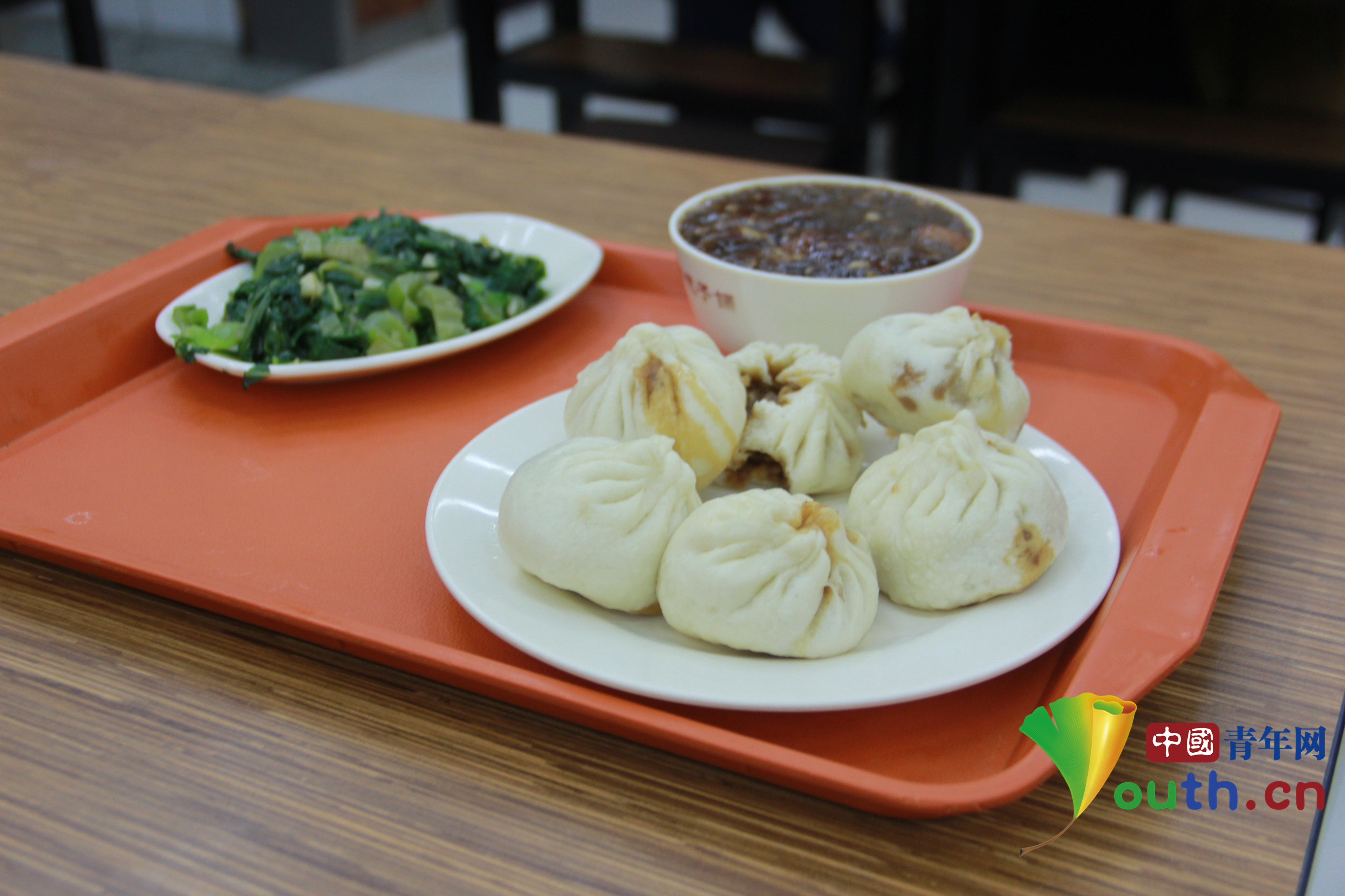 習(xí)近平周末現(xiàn)身包子鋪 排隊購買平易近人 習(xí)近平周末現(xiàn)身包子鋪 排隊購買平易近人