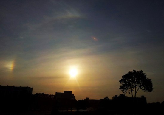 上?，F(xiàn)“3個(gè)太陽”