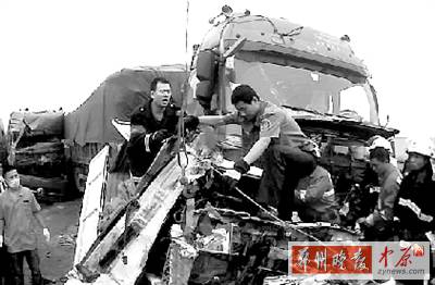 　這起事故中，4名傷者生命沒(méi)有危險(xiǎn)