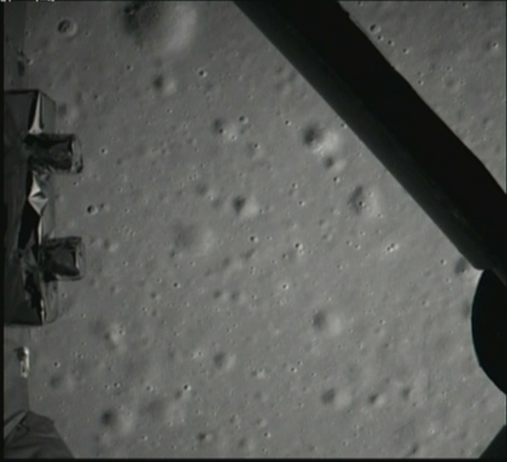 嫦娥三號(hào)平穩(wěn)落月 中國首次地外天體軟著陸成功 嫦娥三號(hào)平穩(wěn)落月 中國首次地外天體軟著陸成功