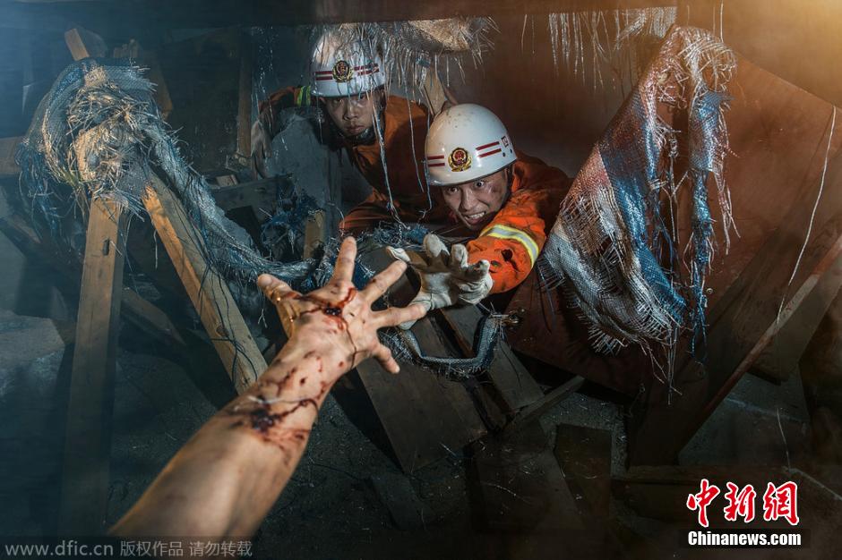 　成都消防視覺(jué)大片霸氣十足 展“烈火雄心”