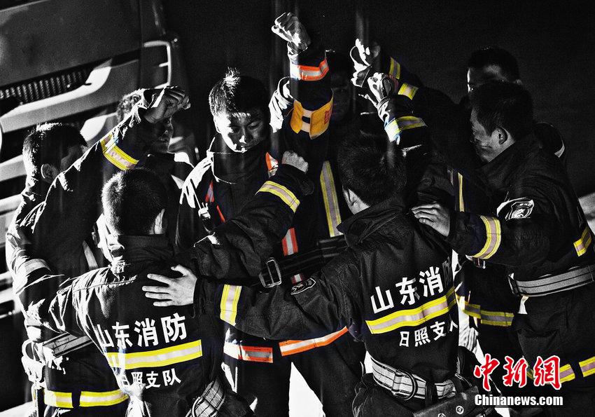 　成都消防視覺(jué)大片霸氣十足 展“烈火雄心”