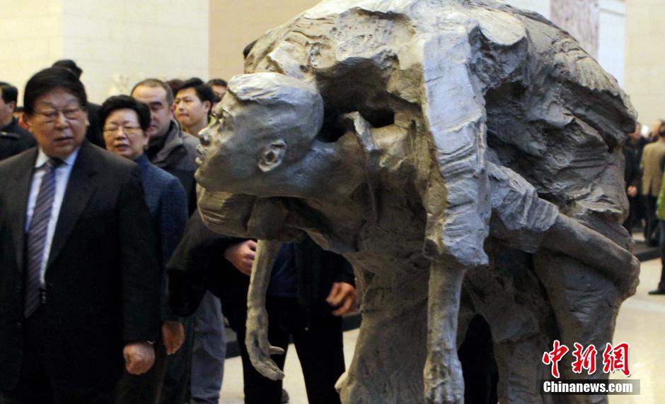 紀(jì)念南京大屠殺遇難同胞雕塑展亮相國家博物館