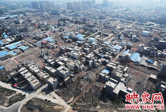 震驚！航拍鄭州城中村拆遷 宛如“地震災區(qū)”
