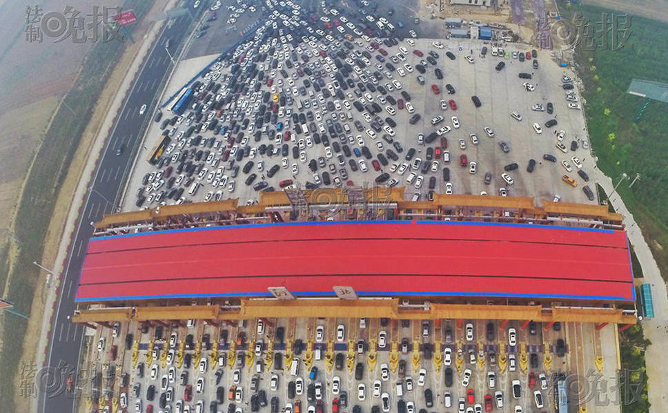 滯留的大批車(chē)輛。