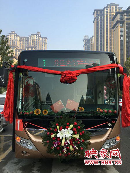 鄭州公交車長駕駛公交車迎娶新娘 鄭州公交車長駕駛公交車迎娶新娘