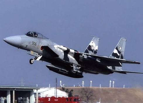 資料圖：日本空軍自衛(wèi)隊F15戰(zhàn)機。