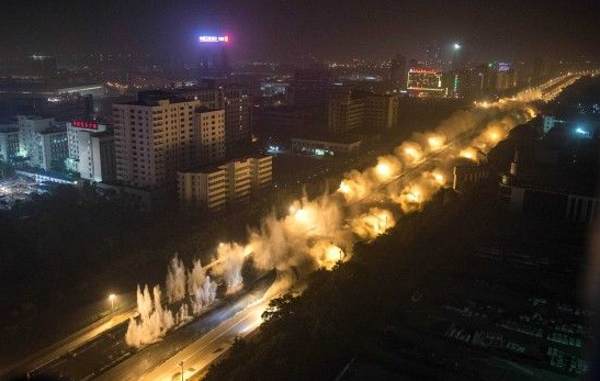 沌陽高架爆破瞬間。