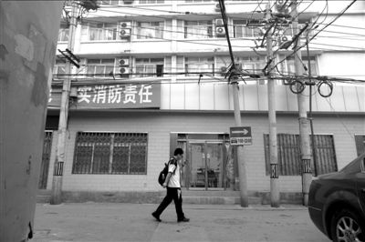 北京工商學(xué)院注冊(cè)地址西城區(qū)大醬坊胡同3號(hào)院，已經(jīng)是其他單位的辦公地點(diǎn)。　　京華時(shí)報(bào)記者潘之望攝