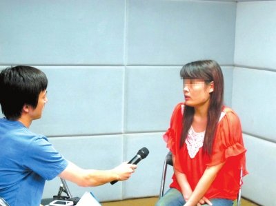 醫(yī)藥代表王慧在接受媒體采訪。記者 袁國(guó)禮/攝