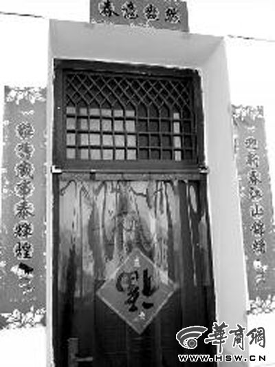 昨日中午，張某辦公室大門緊閉。