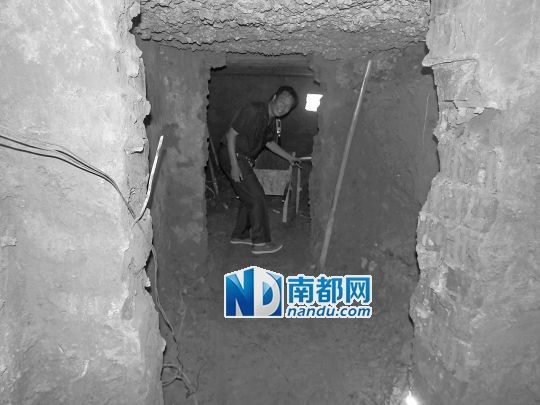 昨日，工人在地宮內(nèi)。CFP圖片