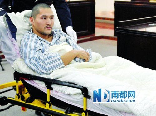 被告人冀中星在法庭上。