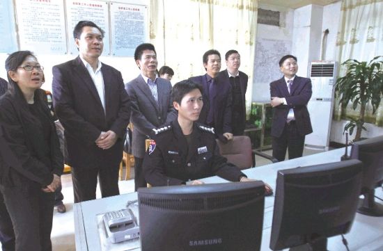 國(guó)家民政部農(nóng)村社區(qū)驗(yàn)收評(píng)估組對(duì)南海區(qū)農(nóng)村社區(qū)建設(shè)進(jìn)行檢查驗(yàn)收。