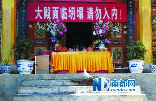 　照光寺在致歉微博中稱(chēng)，該寺位于蒼山之上，年久失修，且沒(méi)有防火通道。