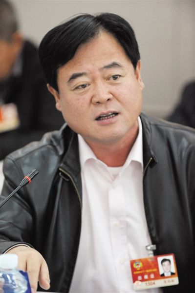 　政協(xié)委員、中國通用技術集團董事長賀同新稱，按照2014年的數字，他的薪水下降了近50%。圖/CFP