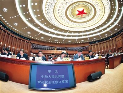 昨日，食品安全法修訂草案提交十二屆全國人大常委會第十四次會議進行三審。 新華社記者 李濤 攝