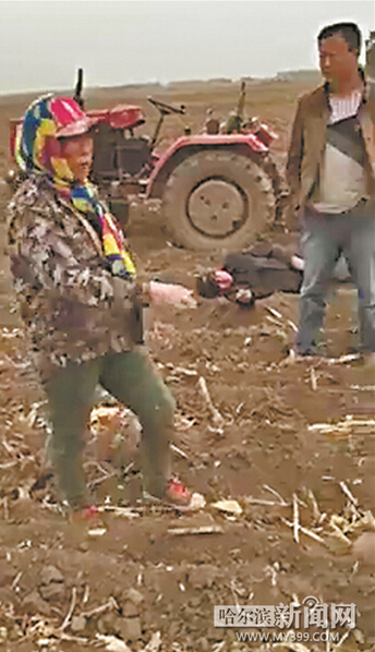 鄉(xiāng)干部開(kāi)車沖進(jìn)農(nóng)田攆野雞 8旬農(nóng)民阻攔被打倒