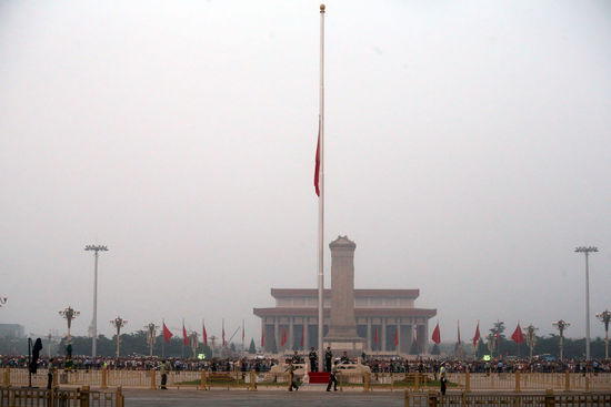圖為天安門(mén)降半旗