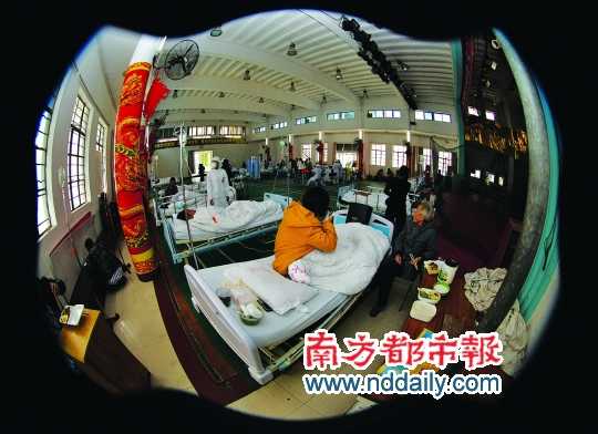 病人被轉移到該院的工會大禮堂。通訊員 符曉亮 攝