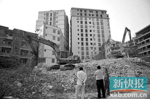 在無數(shù)次專項行動和強(qiáng)拆風(fēng)暴的背后，是衍生出的各色潛規(guī)則。