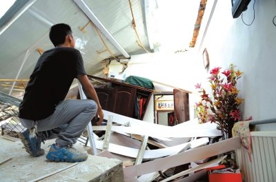 家中成為一片廢墟。記者 趙思衡/攝